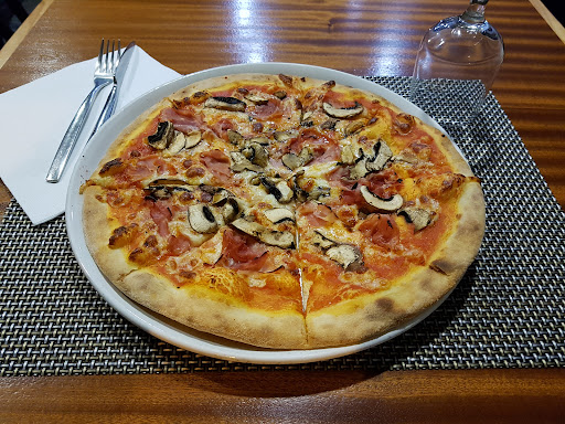 Gusto Pizza by Gusto DiVino