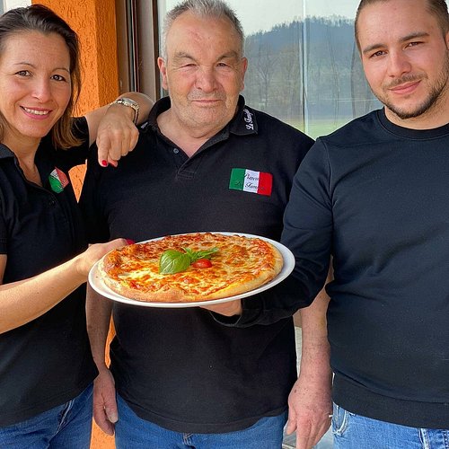 Pizzeria La Famiglia 1 Pizzeria La Famiglia – Melhor Pizza Artesanal e Familiar
