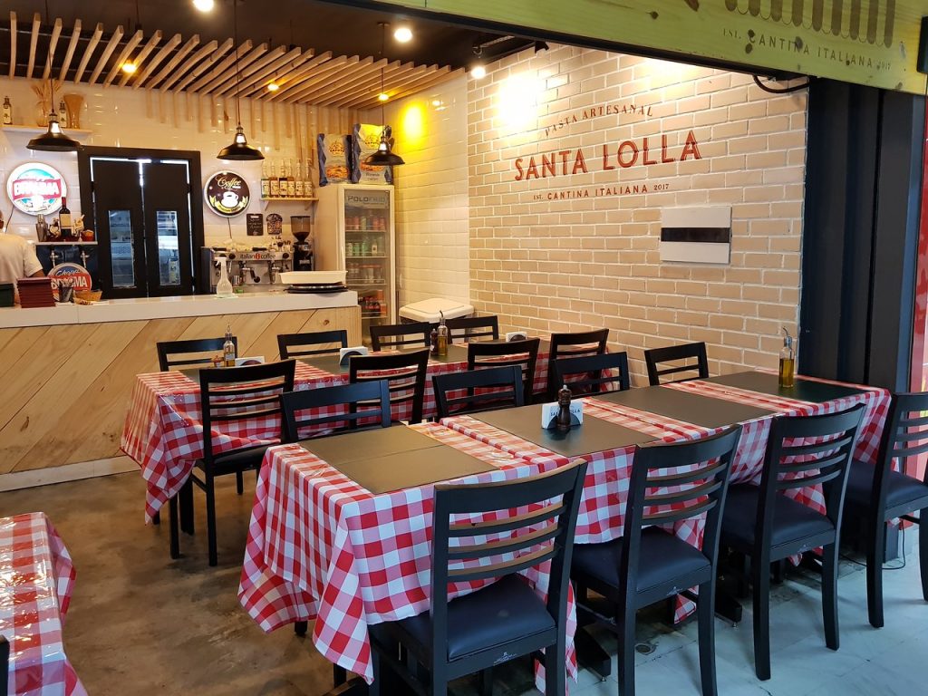 Santa Lolla Pizzeria -Mercês 1 Santa Lolla Pizzeria Mercês - Pizzas Artesanais no Coração de Mercês