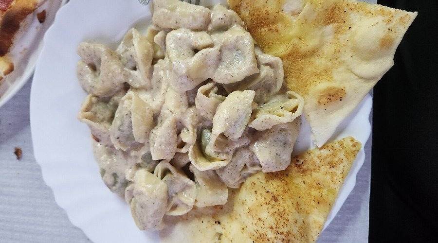 Malabaristesfera 1 Malabaristas com esferas – Habilidades e Equilíbrio em Ação