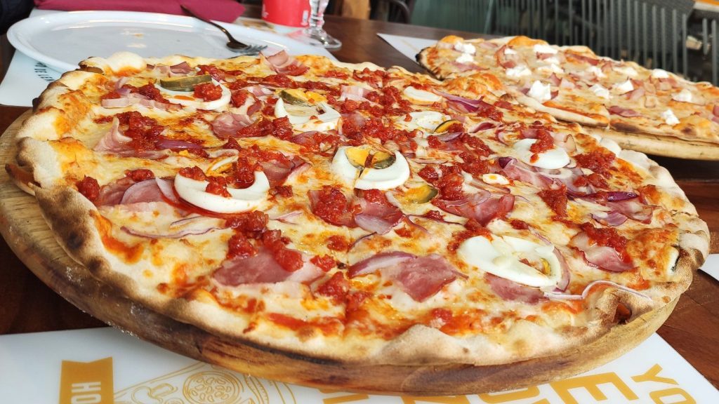 Pizza na Lenha - Amora 1 Pizza na Lenha Autêntica em Amora – Sabor Inigualável e Tradição Garantida