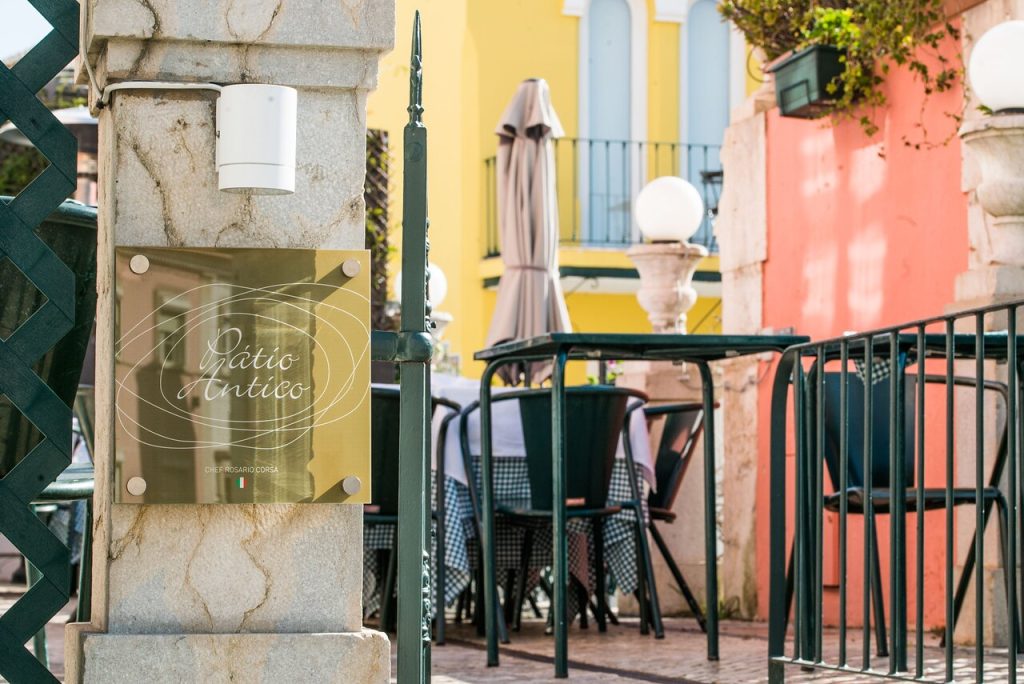 Pátio Antico: Inspiração em Pisos e Decoração Rústica para Exteriores