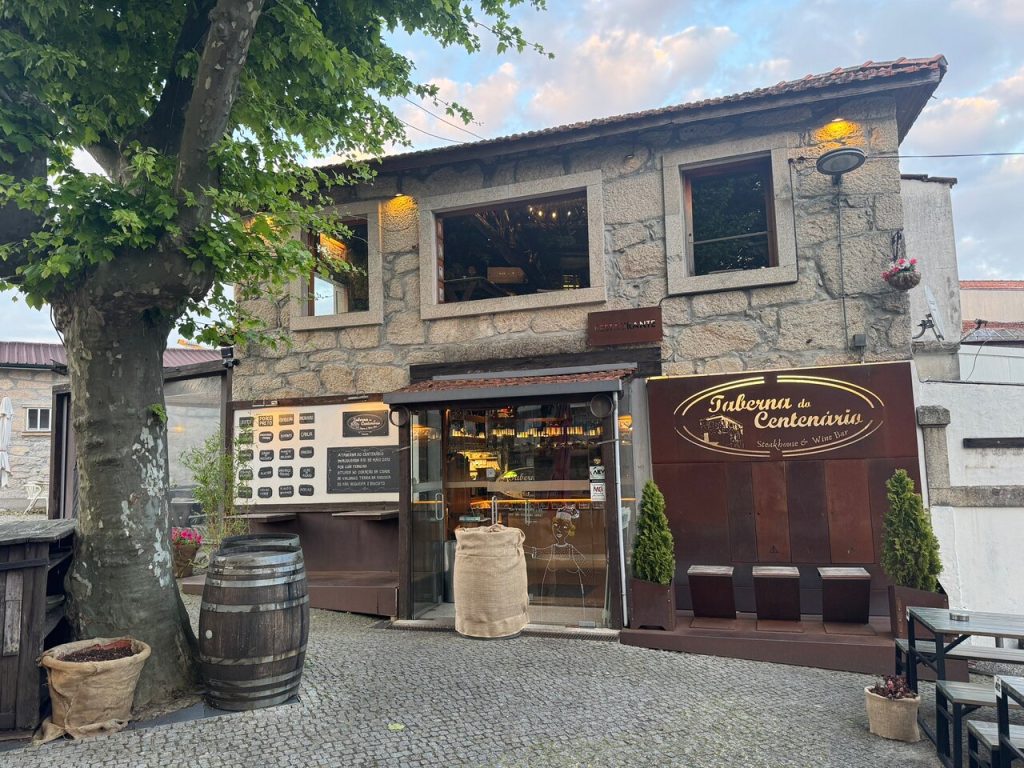Taberna do Centenário: Steakhouse & Wine Bar com Esplanada em Lisboa