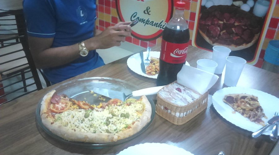 Pizza & Companhia 1 Pizza & Companhia: Sabor Autêntico em Cada Fatia